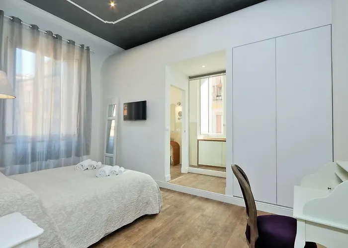 Luxury Sabina 50 Mt From Trevi Fountain דירה רומא