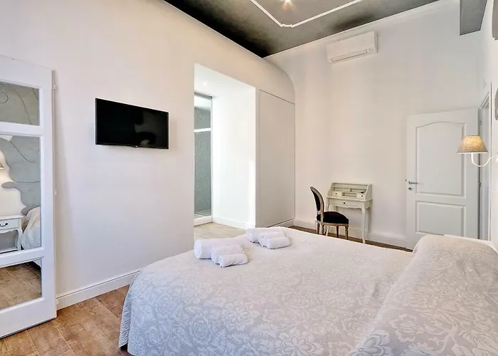 Luxury Sabina 50 Mt From Trevi Fountain דירה
