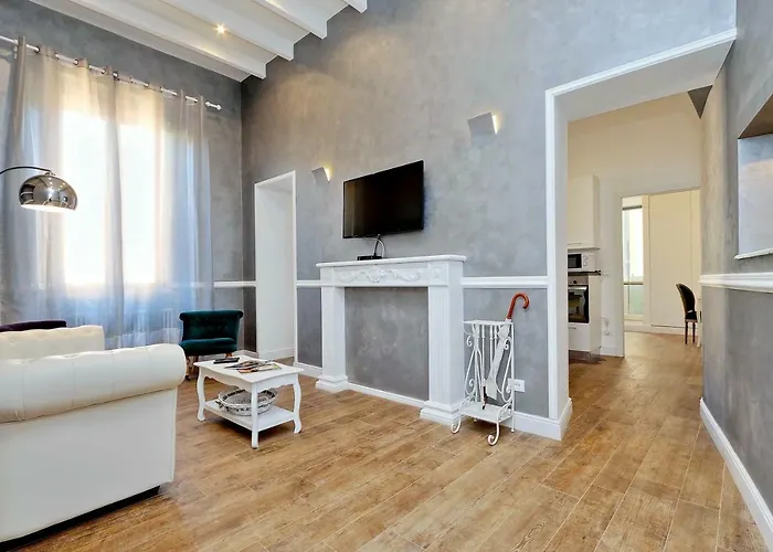 Luxury Sabina 50 Mt From Trevi Fountain דירה רומא
