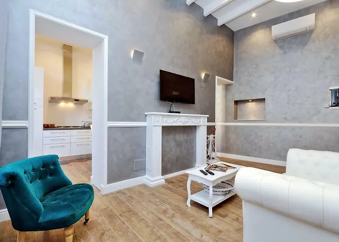 Luxury Sabina 50 Mt From Trevi Fountain רומא